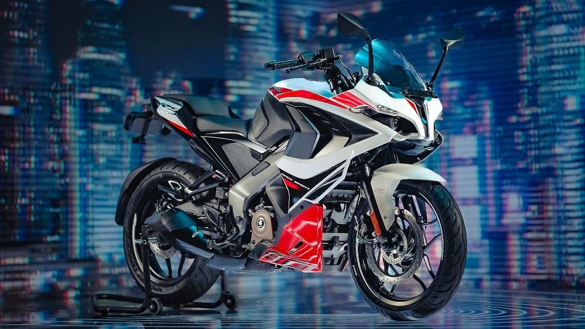 Bajaj Pulsar RS200 2025: Explosive Entry with Powerful Engine & Killer Looks Bike